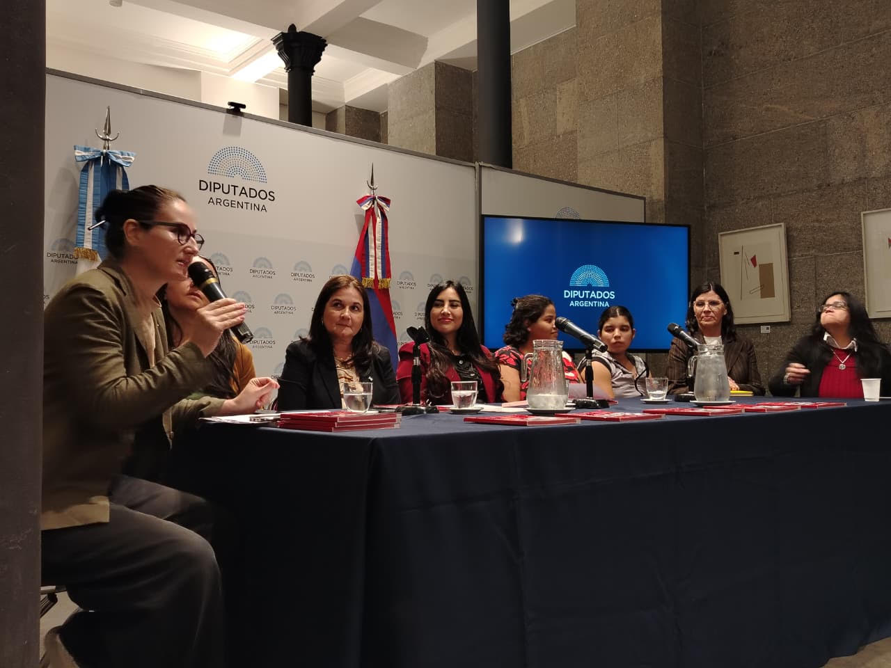 Presentación en el Salon Blanco