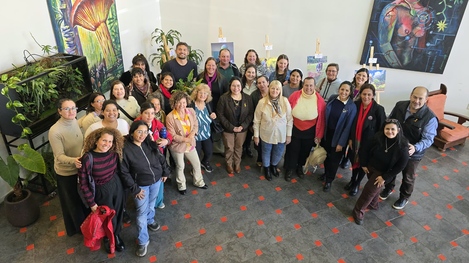 Imagen de galer&iacute;a de El CEMER acompañó el homenaje a la Mujer Rural Misionera con la presentación del Libro "Sensibilidad y Firmeza de la Mujer Rural Misionera"